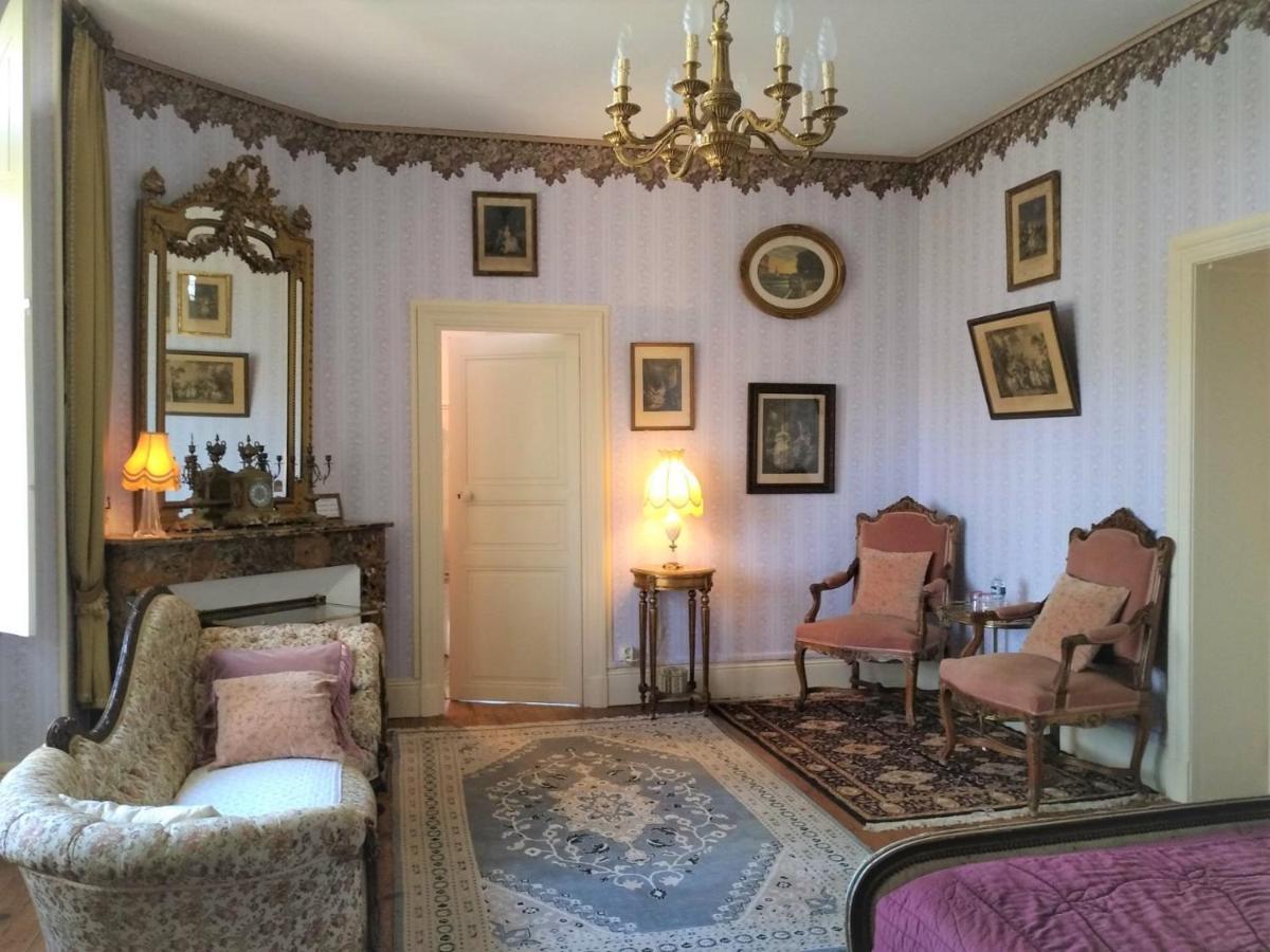 Château De La Vernède Couette-café *