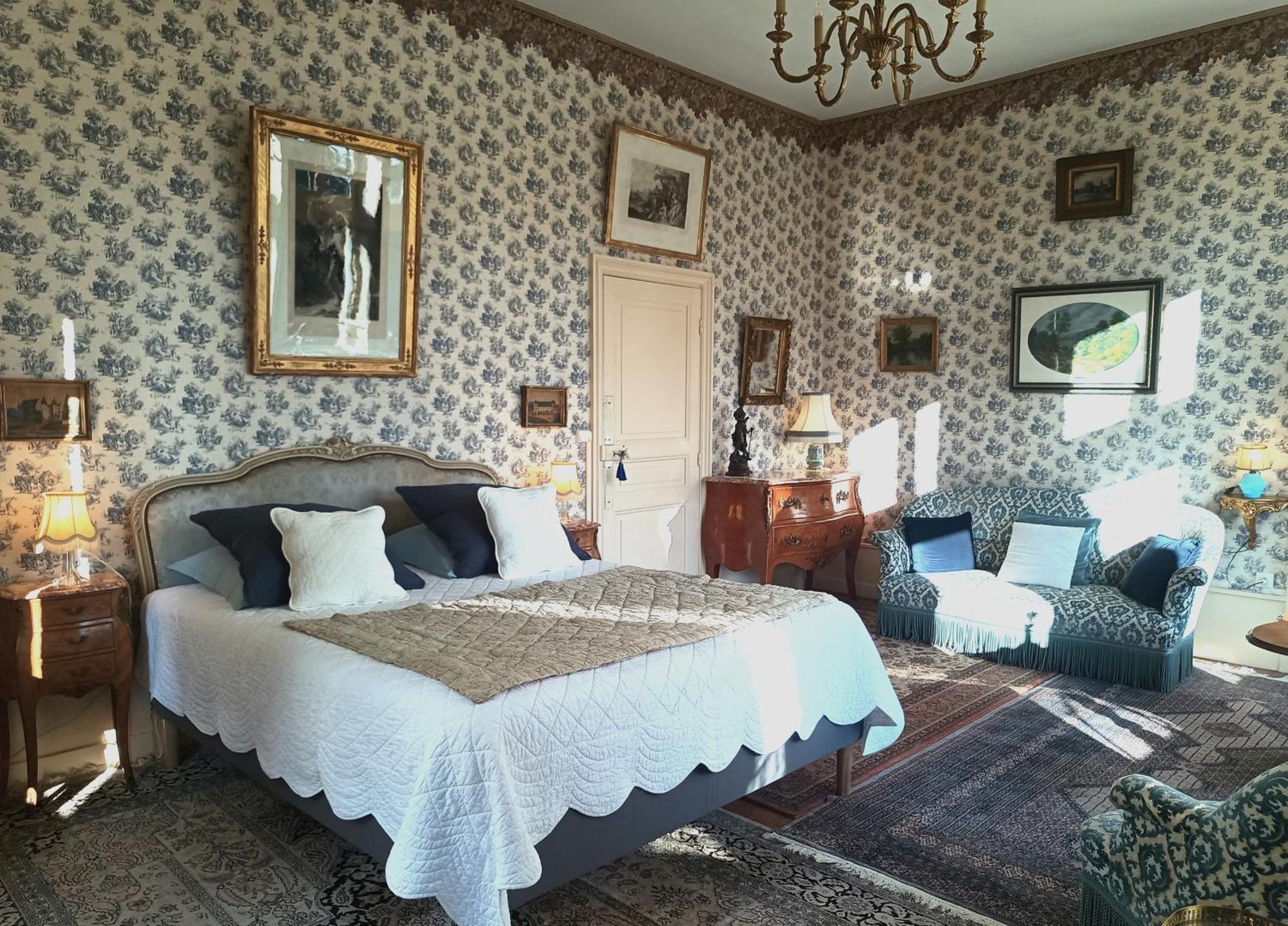 Château De La Vernède Couette-café
