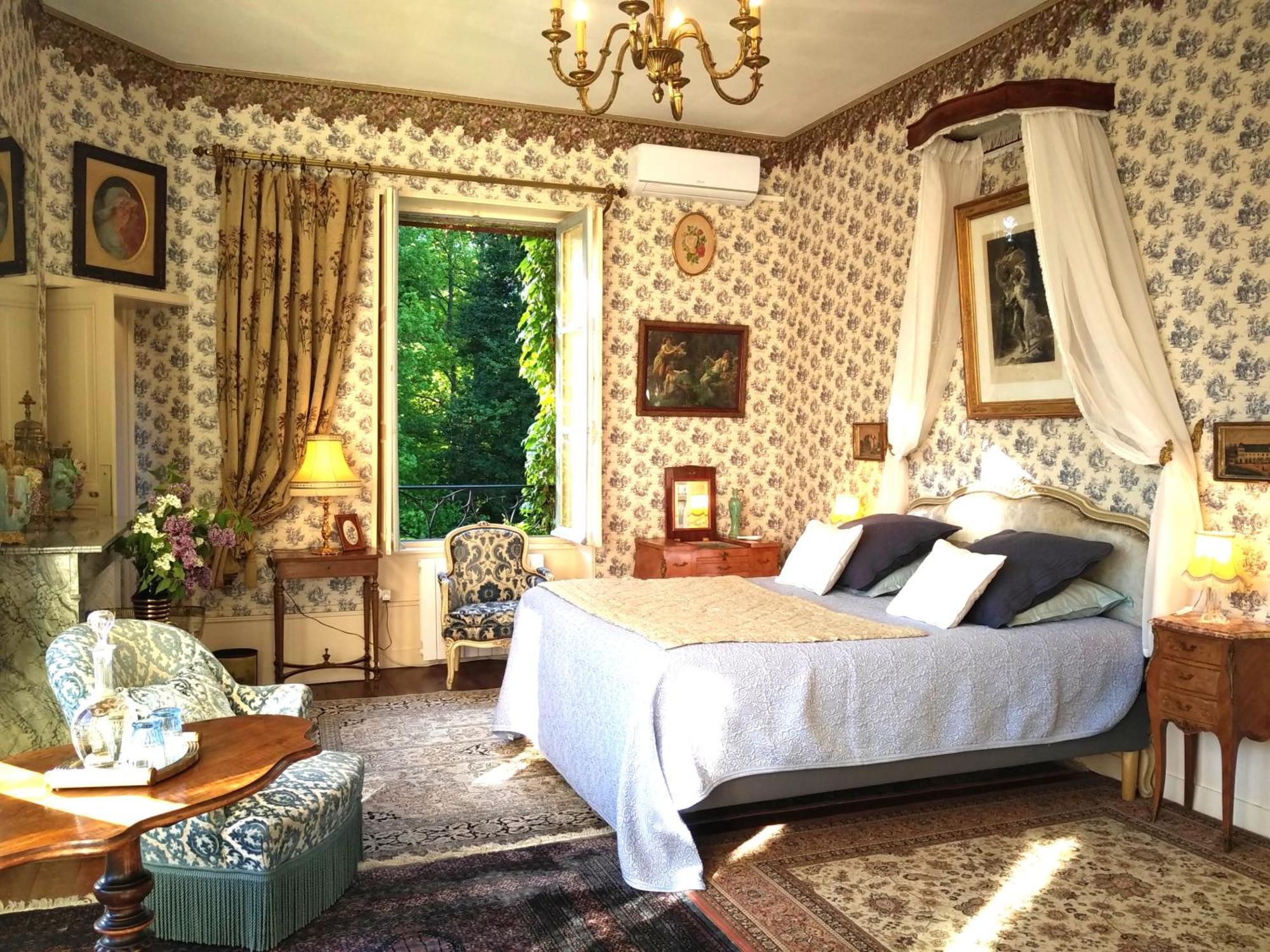 Couette-café Château De La Vernède Saint-Rémy-de-Chargnat